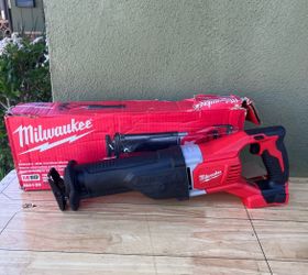 Milwaukee (2621-20) M18 18V Lithium-lon Cordless SAWZALL Reciprocating Saw (Tool-Only)