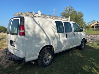 2009 Chevrolet Express cargo van 3500