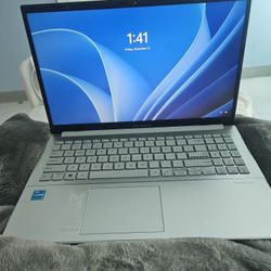 Asus Vivobook - Fast Laptop, Excellent Condition 