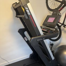 F80 Treadmill. 