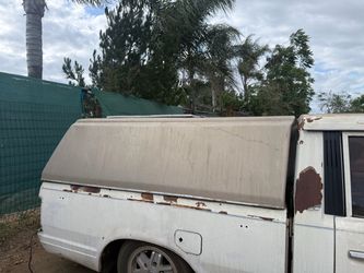Nissan 720 snugtop campershell