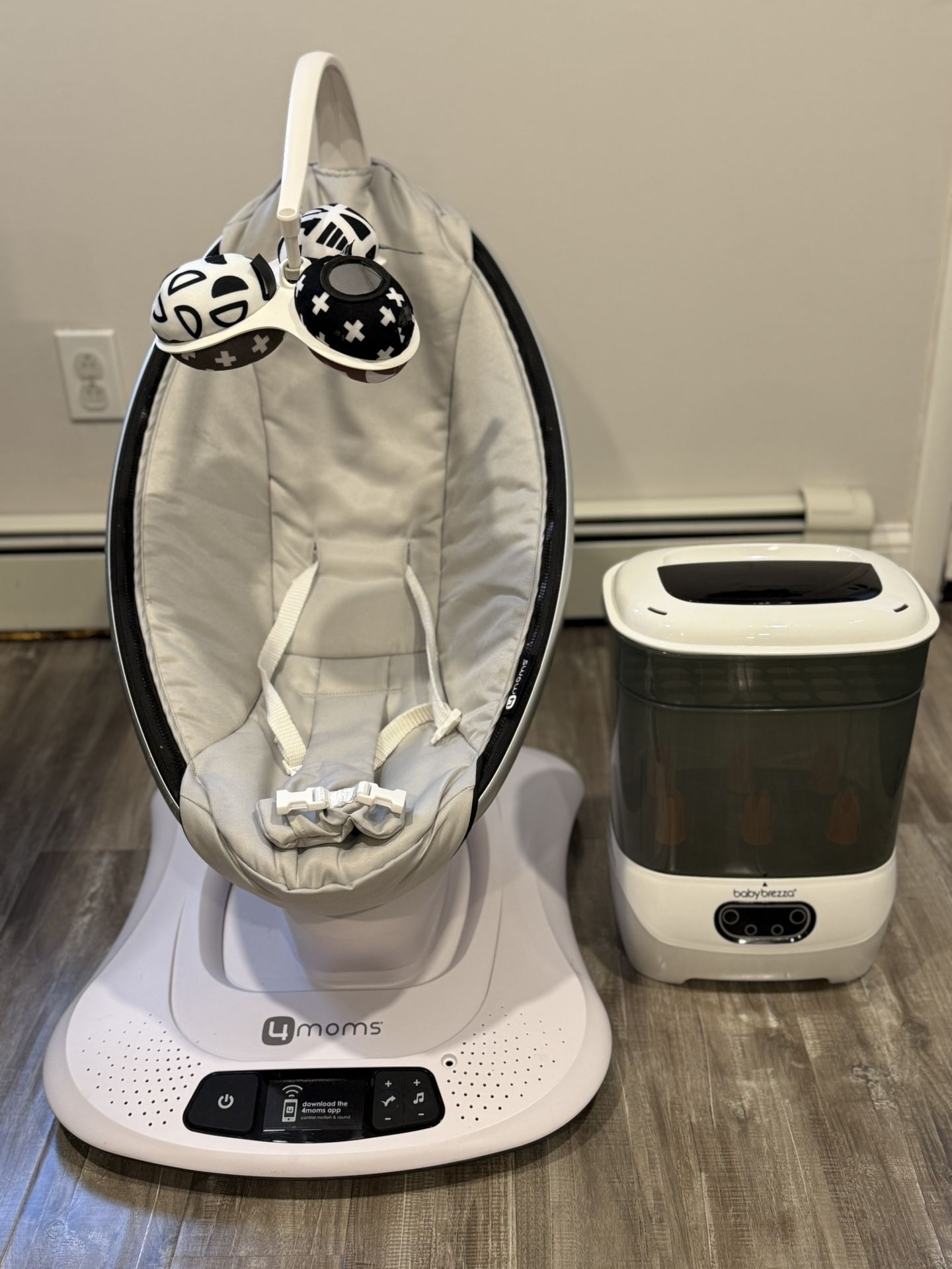 4moms Bouncer And bottle sterilizer