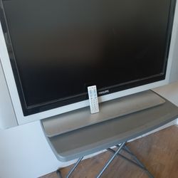 32 Inch Television With Remote 