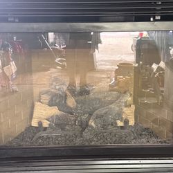 Vermont Casings Gas / Propane Heater Like New With Remote. 