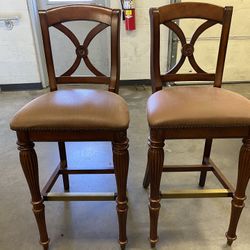 Pub Table 2 Chairs Immaculate Shape