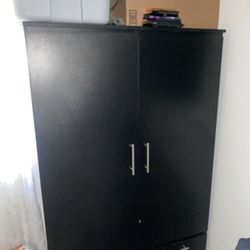 Closets Nuebo, Solo Yeva Usandose Un Año.