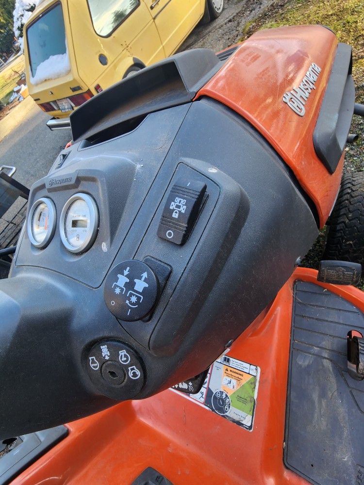 Husqvarna TS354XD Riding Mower/ Lawn Tractor for Sale in Puyallup,