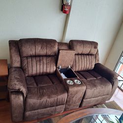 SOFA POWER ELECTRIC/ LOVESEAT WITH CONSOLE AND CUP HOLDERS MANUAL RECLINERS 