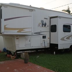 Tráiler RV Con Titulo En Mano 