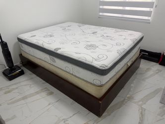 Cama queen con colchón casi nuevo