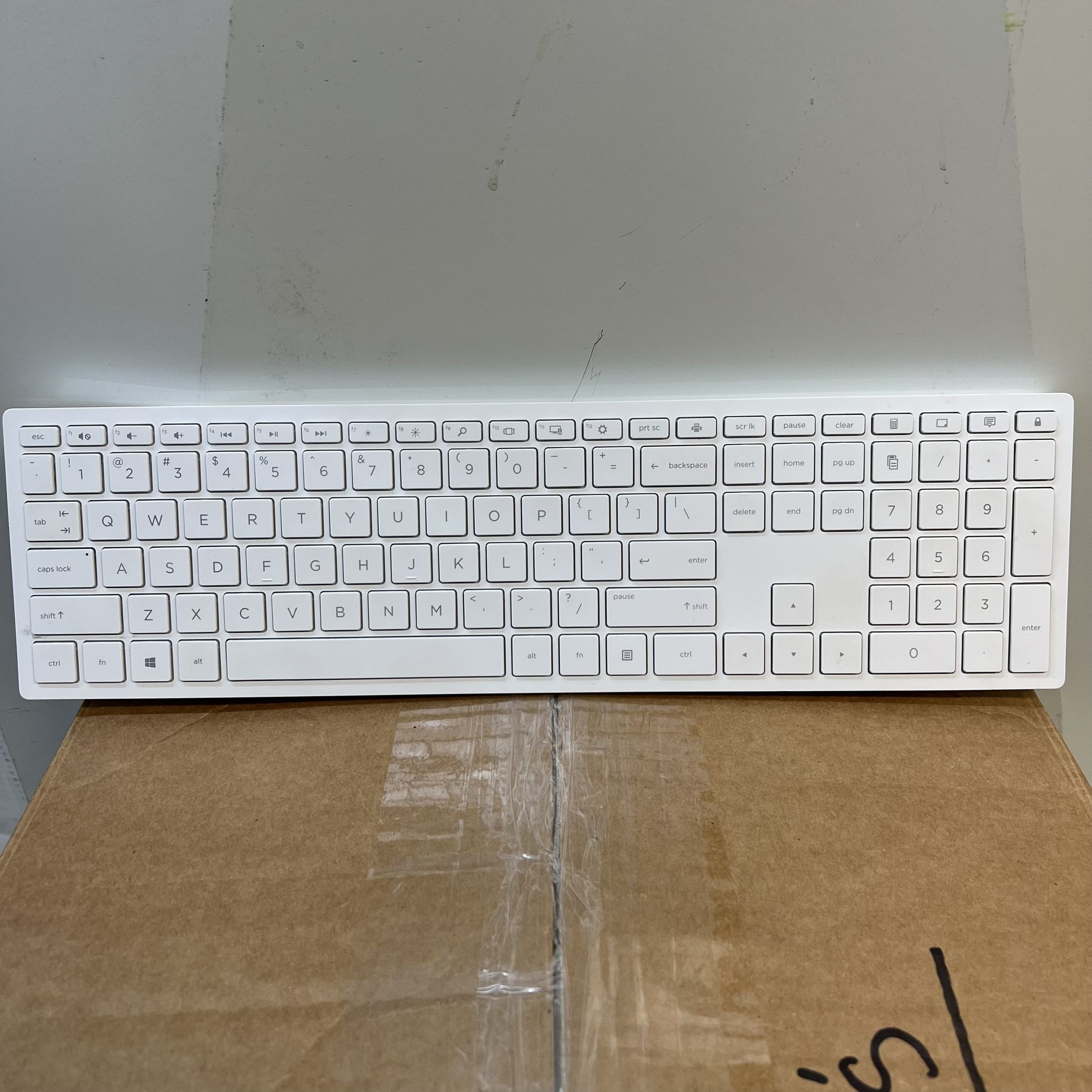 white HP | Wireless Keyboard | HSA-P003K | No USB Reciever