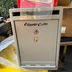 Sentry safe box. New
