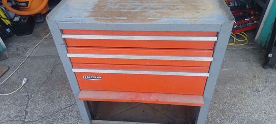 Very nice heavy duty Craftsman lower tool box roll around
