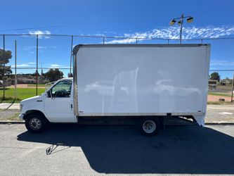 Ford box truck ✅RUNS GREAT ✅NEW TAGS 4999$