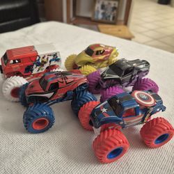 Monster Jam Marvel Heroes Series 1 Avengers 5-Pack Die-Cast Monster Trucks