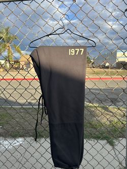 1977 Essential Sweats