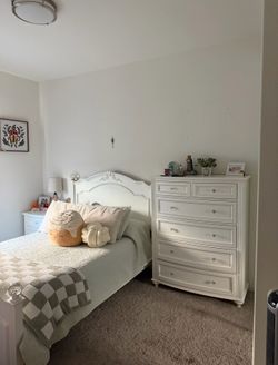 White full size bed set
