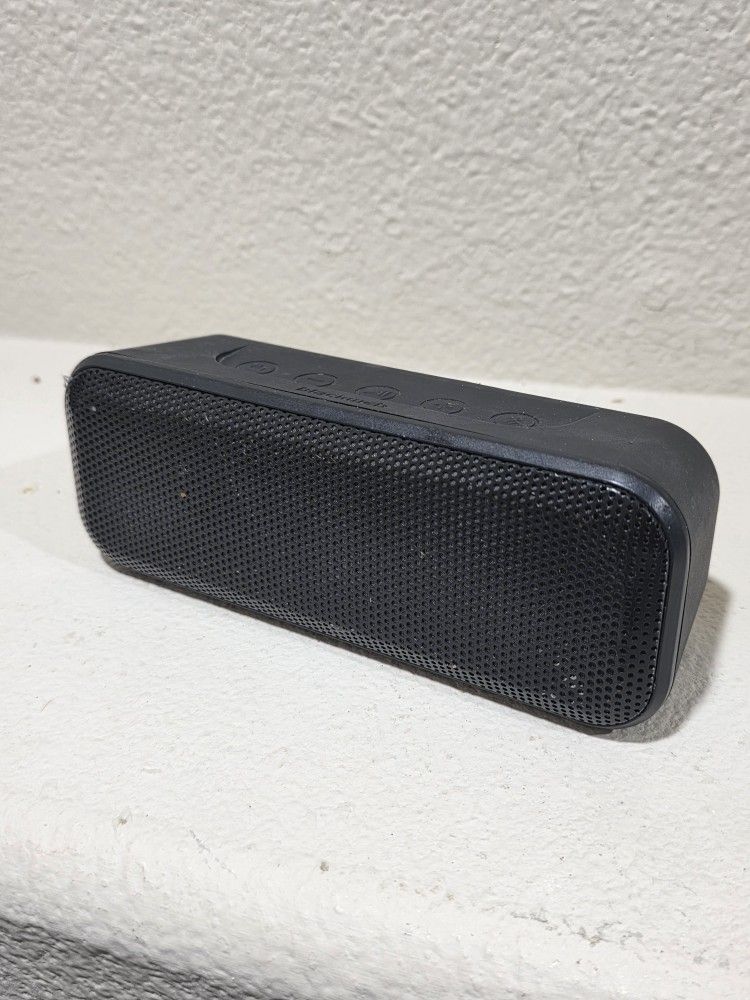 Blackweb BWA18AA009C Bluetooth Speaker
