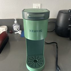 Green Keurig K-pod Coffee Machine