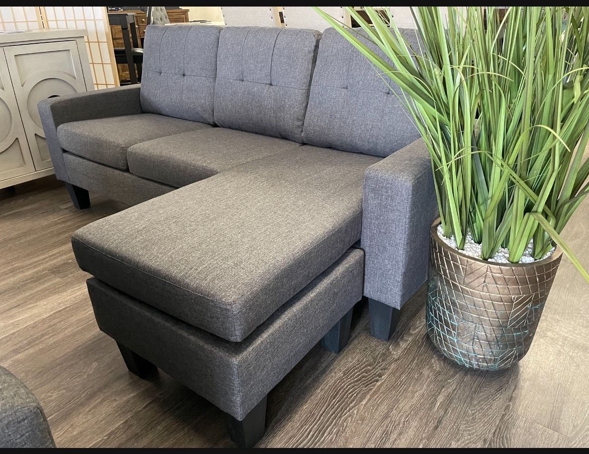 New! Comfy “reversible” Sofa Chaise Sectional !!