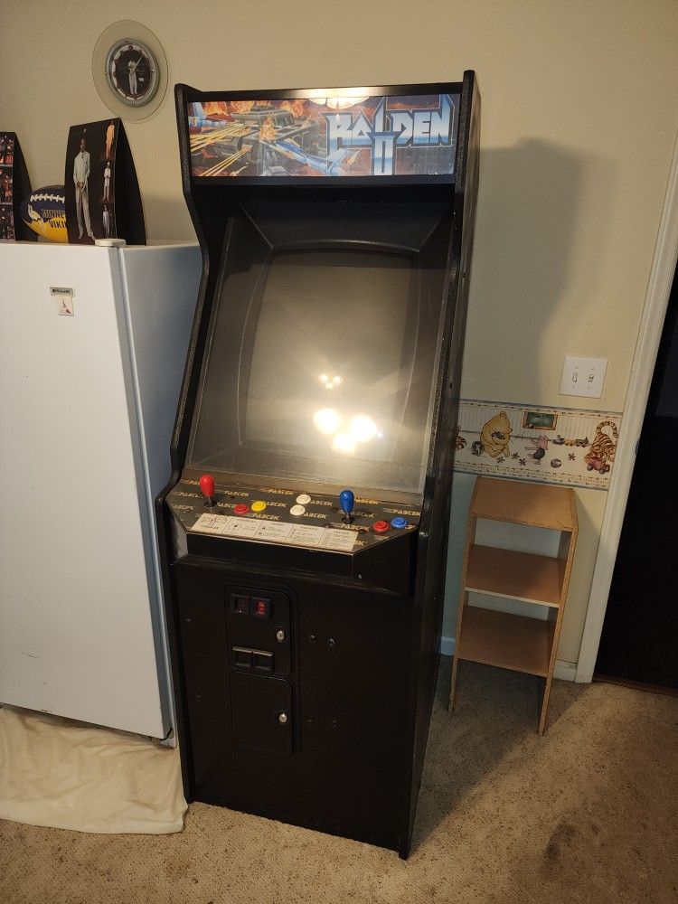 6ft TALL CLASSIC VIDEO STANDUP GAME