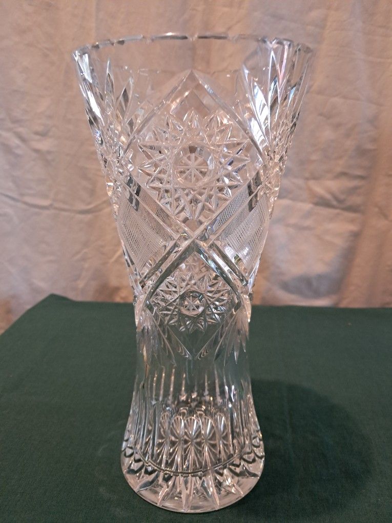 Beautiful Vintage Heavy Cut Crystal Glass Flower Vase. Woodland Hills Ca.