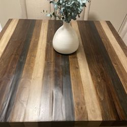 Cindy Crawford Dining Table And Chairs