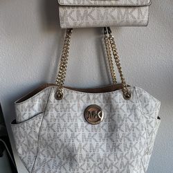 Micheal Kors Purse And Matching Wallet