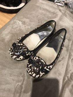 MK shoes size 8 Like New