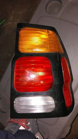 Mitsubishi montero tail lights 98-00
