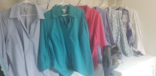 WOMENS 2XL BUTTON UP SHIRTS 