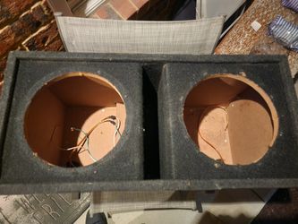 Dual 10" subwoofer box, good condition