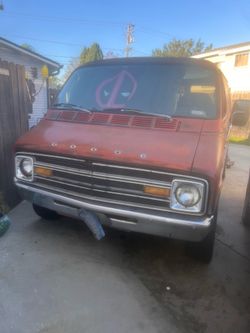 1977 Dodge B100 - Shag Van (V8)