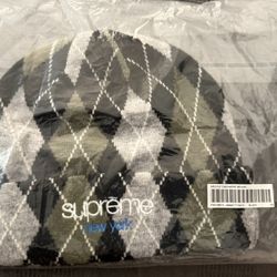 Brand New Authentic Supreme Argyle Cashmere Beanie (FW21) Black