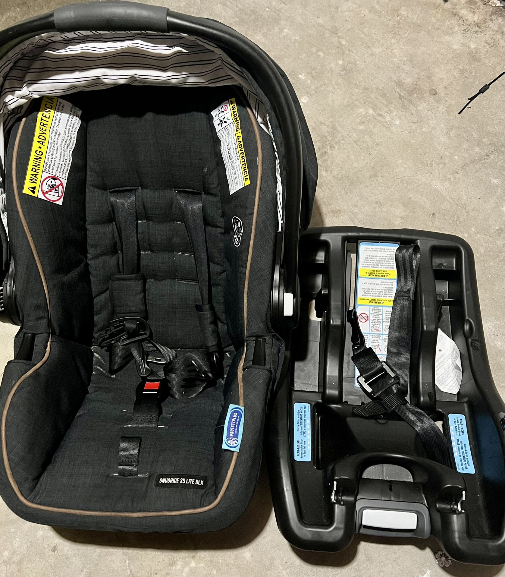 Graco SnugRide 35 Lite DLX Infant Car Seat And Base