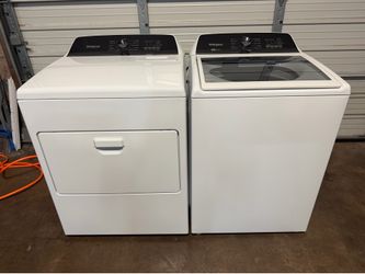 BEAUTIFUL WHIRLPOOL WASHER AND ELECTRIC DRYER SET LIKE NEW CONDITIONS