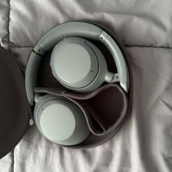 Wireless Sony headphones noise cancelling 