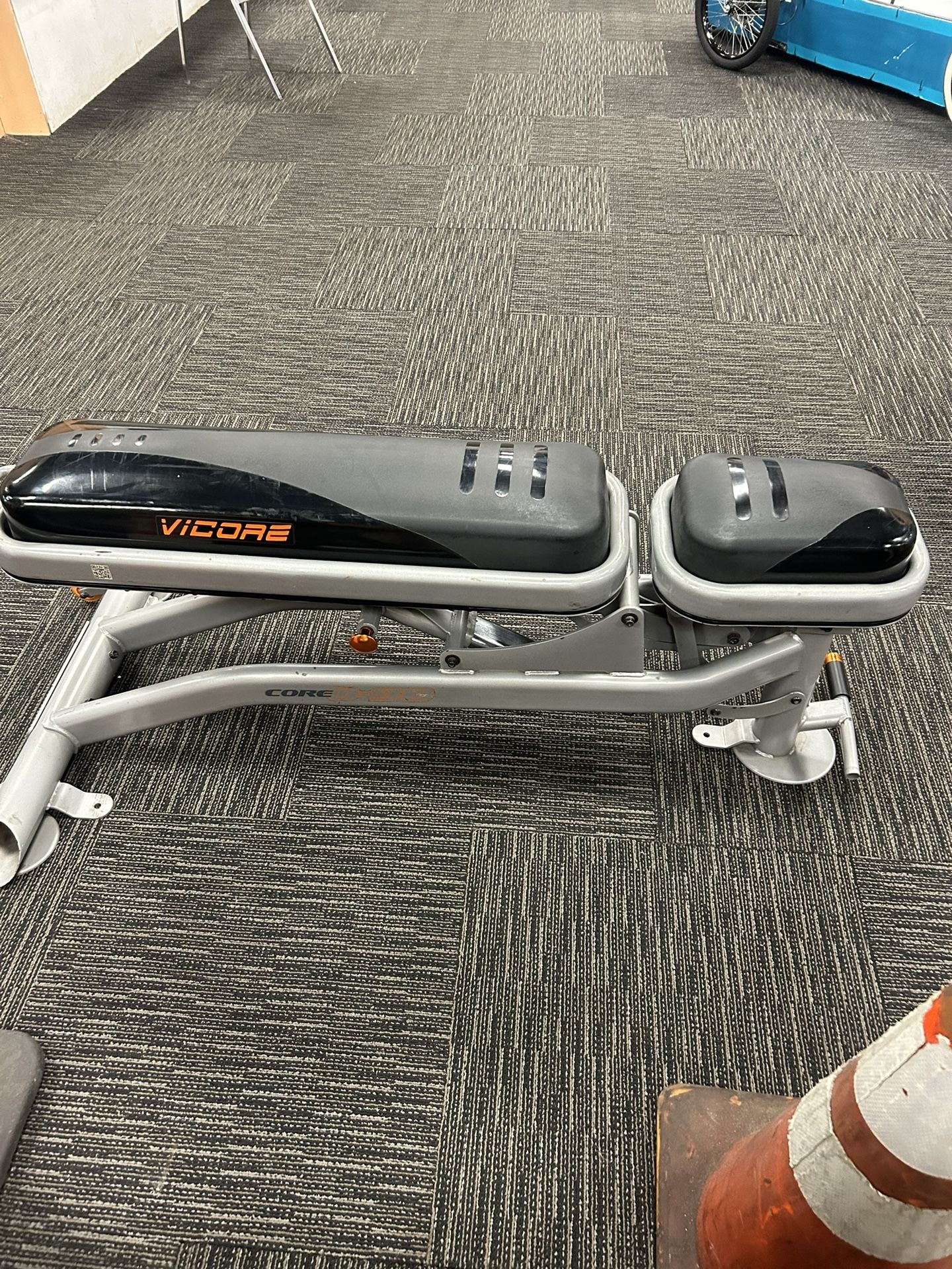 Vicore Adjustable Bench