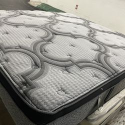 Only Asking 400 For The $2000 Mattress Super Thick Pillow Top