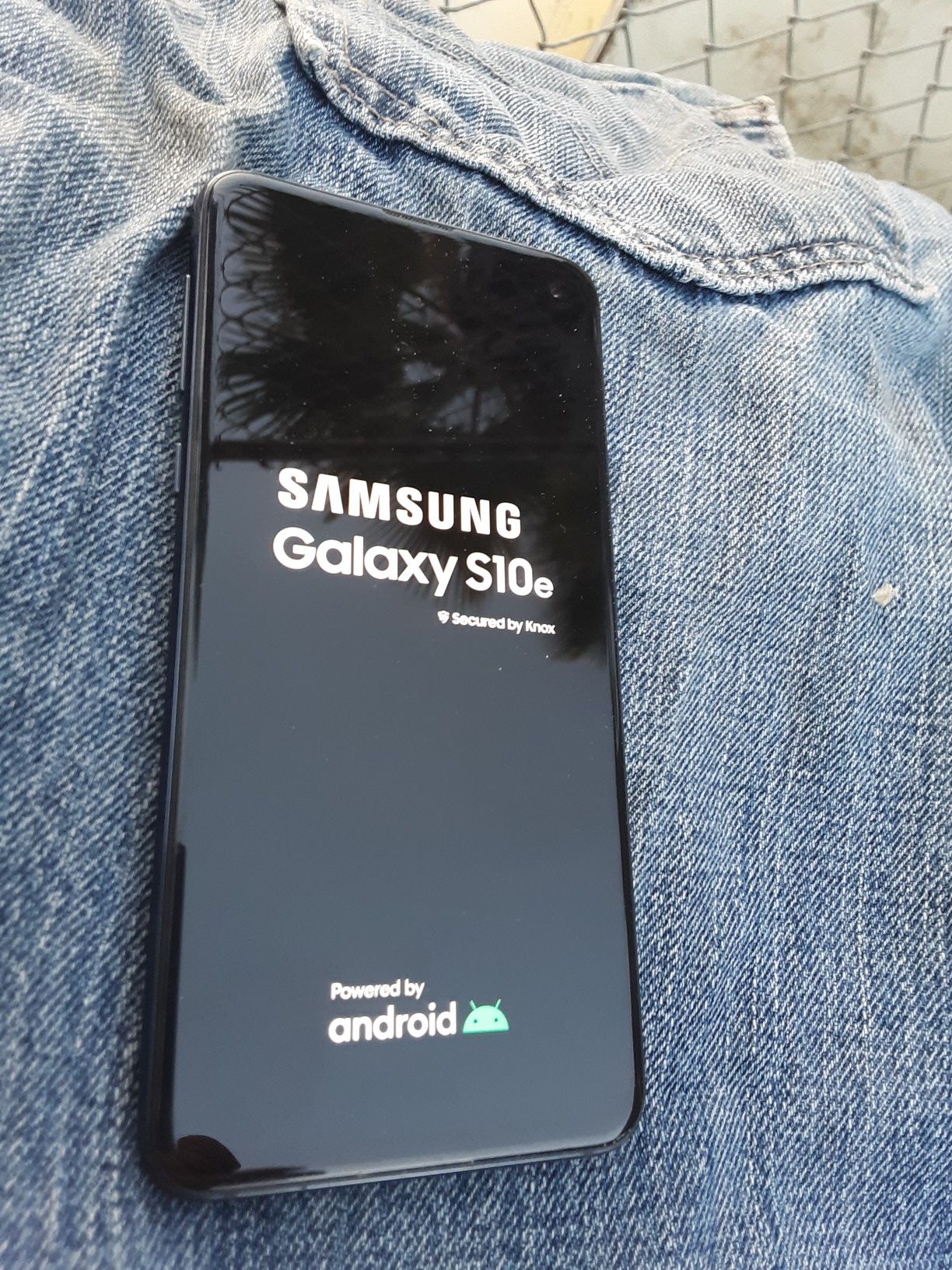 Samsung S10e 128 gb unlocked in "like new" condition .