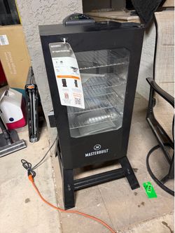 Masterbuilt 30 in. Digital Electric Smoker in Black USED WORKING GOOD $80