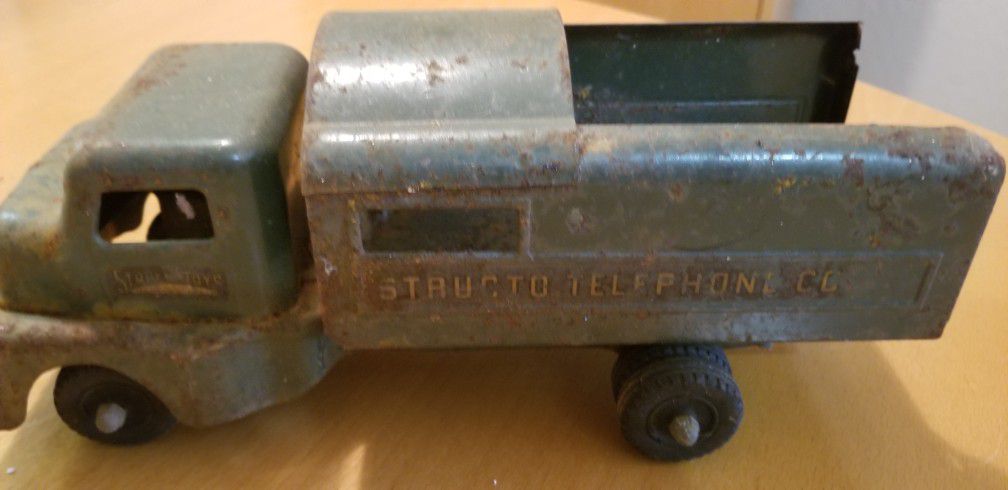 5 ANTIQUE STRUCTO CO TOY TRUCKS from 1945