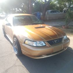2000 Lowrider Ford Mustang 