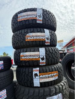 🚨‼️vendo set de llantas 265 65 18 arroyo R/T tires