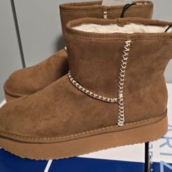 Women's Boots Size 9 New
