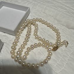 Real freshwater pearl necklace with 14K gold clasp