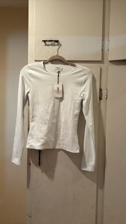 Aritzia contour white long sleeve $20 size m