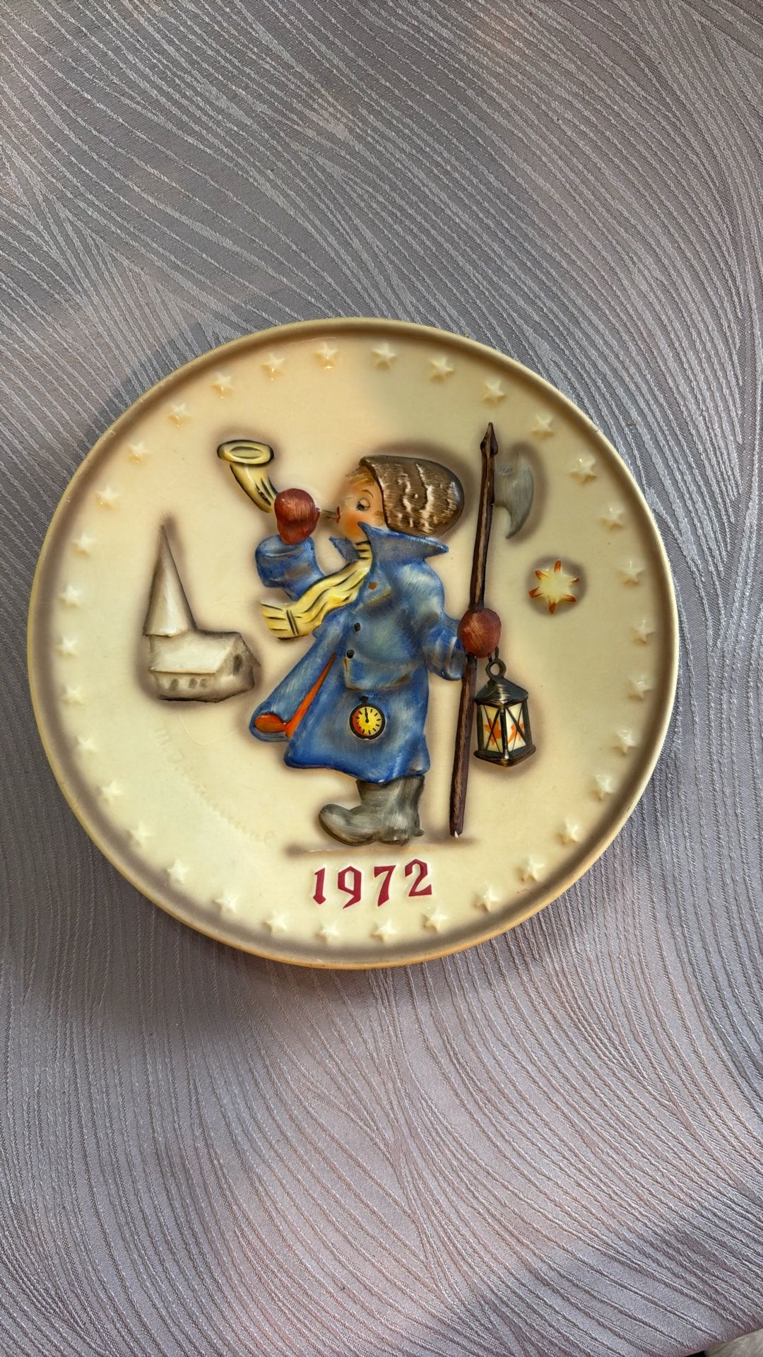 Hummel Annual plate 1972 with boy blowing horn
