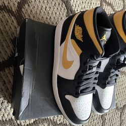 Air Jordan Mid 1