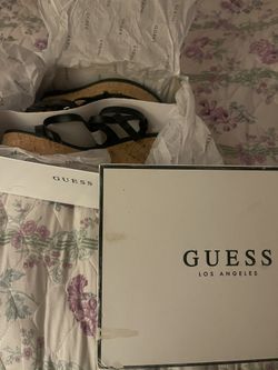 Size  8M  Women Guess Shoe